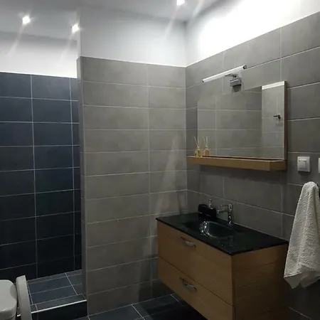 Easy Living B1 Kai B2 Tríkala